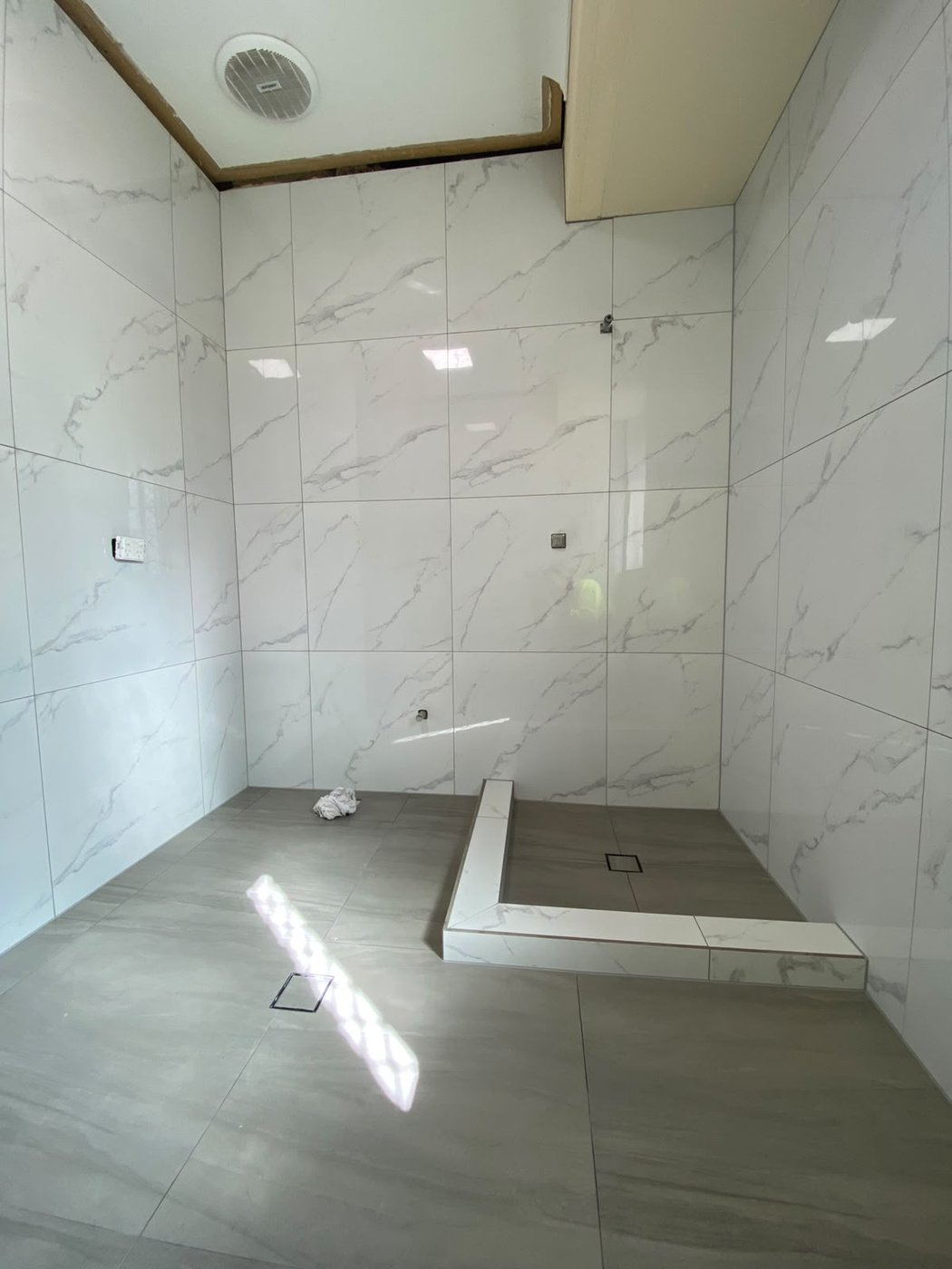 White marble-look walk-in shower tiling in Perth